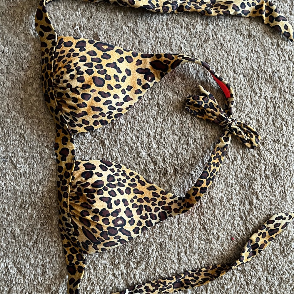 Victorias Secret push-up leopard bikini top